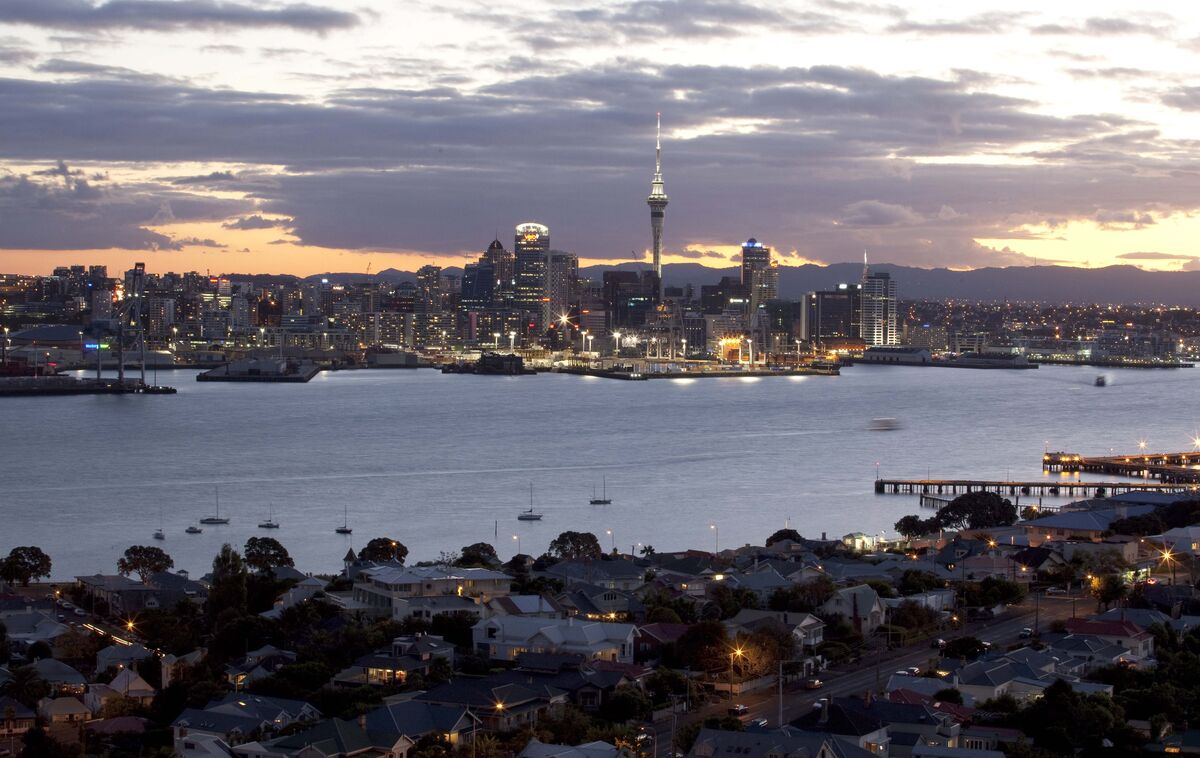 Kiwi Will Outpace Euro on Widening Rate Gap, Strategists Say