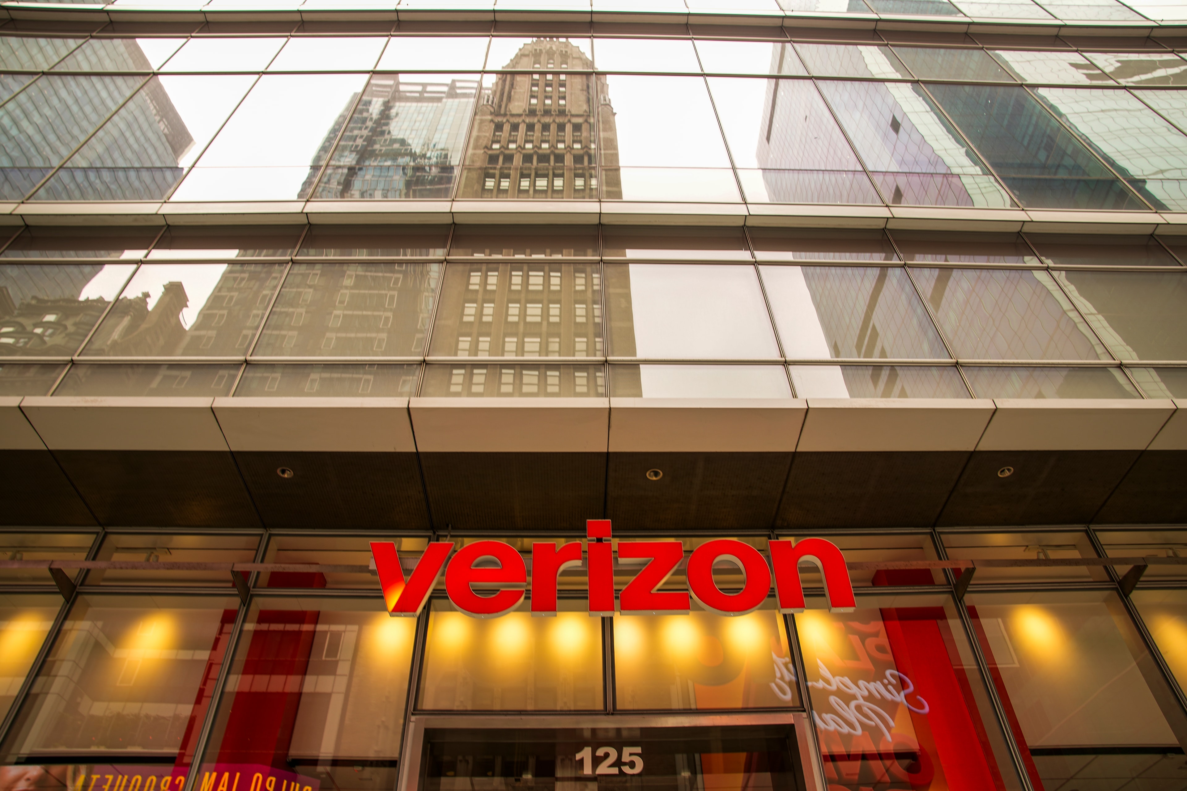 Verizon touts $1B dark fiber deal for Google data centers as first of many