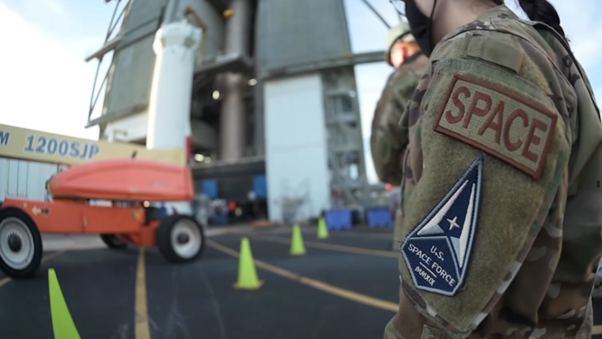 El ejército de EEUU reconoce que tiene armas en el espacio