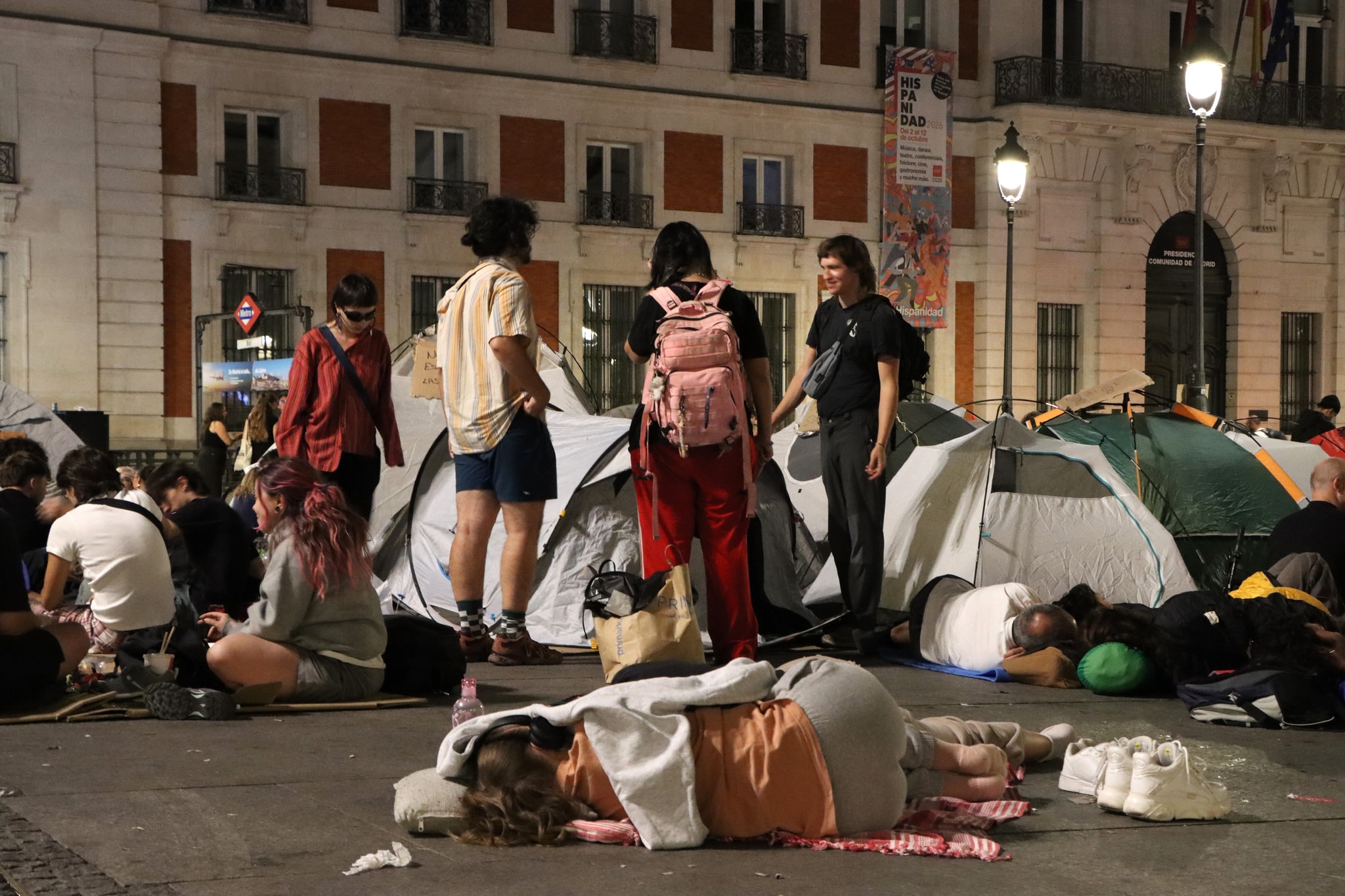 Cientos de personas acampan en Sol por la vivienda: "O cae el rentismo, o cae el Gobierno"