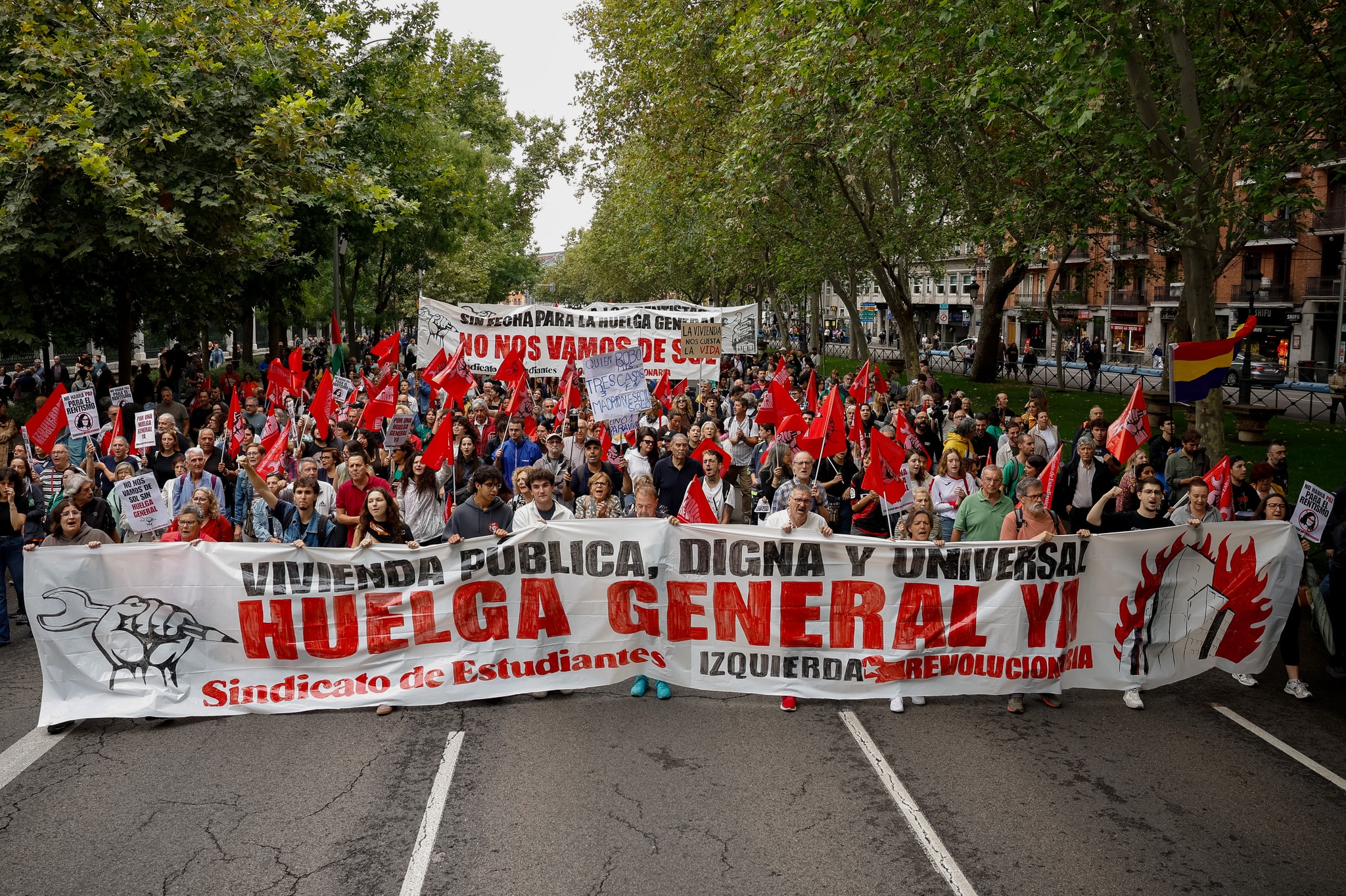 Las manifestaciones por la vivienda recorren todo el país con llamadas a la huelga general
