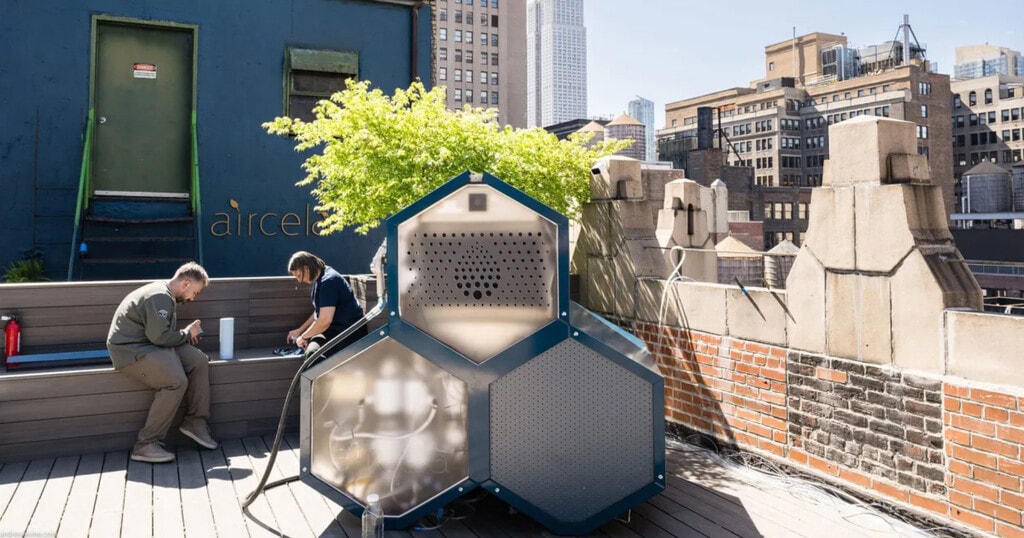 Una startup ha creado una máquina que fabrica gasolina con aire, agua y electricidad. Es su apuesta para salvar al motor de combustión