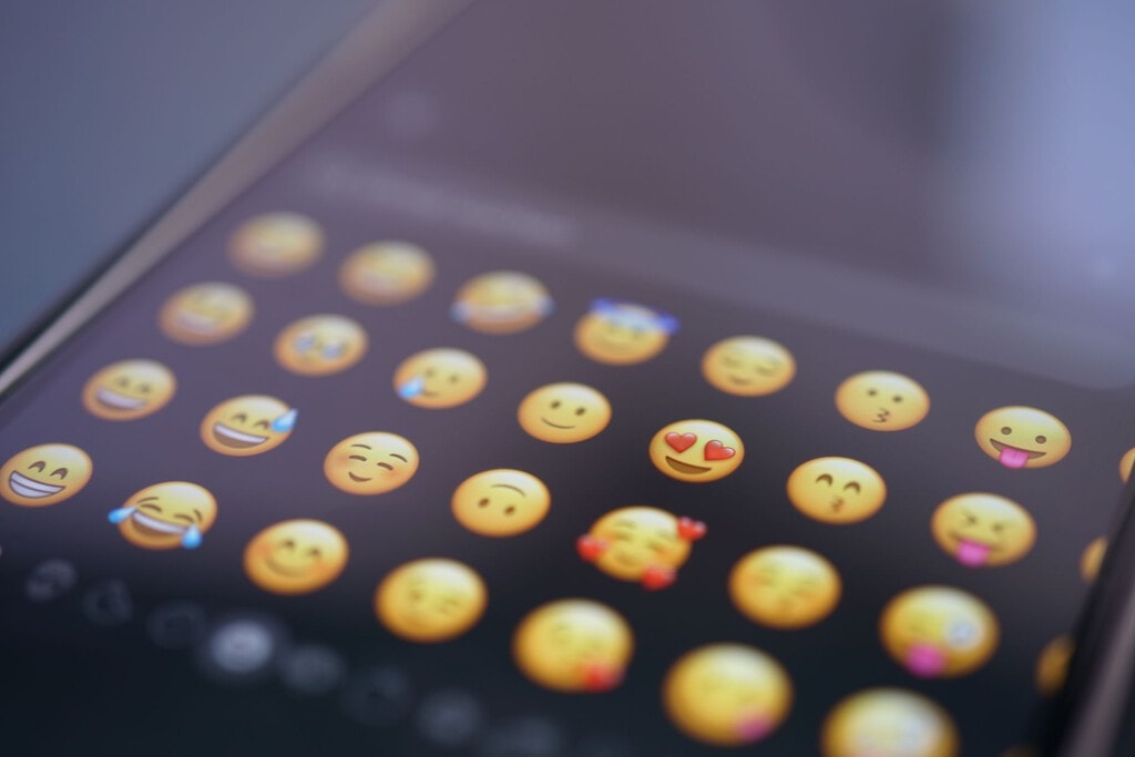 Pensábamos que usar muchos emojis era de inmaduros. La psicología acaba de demostrar que es todo lo contrario