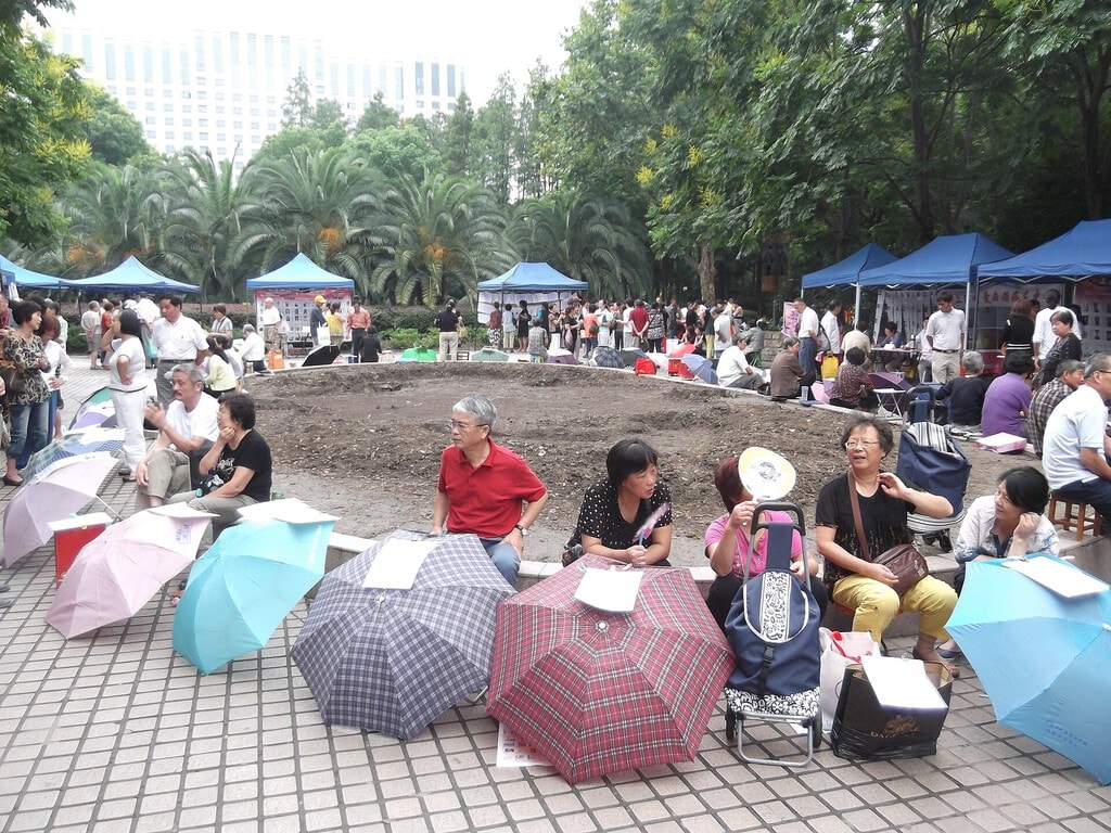 En China han tenido una idea para desactivar la bomba demográfica que ensombrece su futuro: "top mantas" del amor