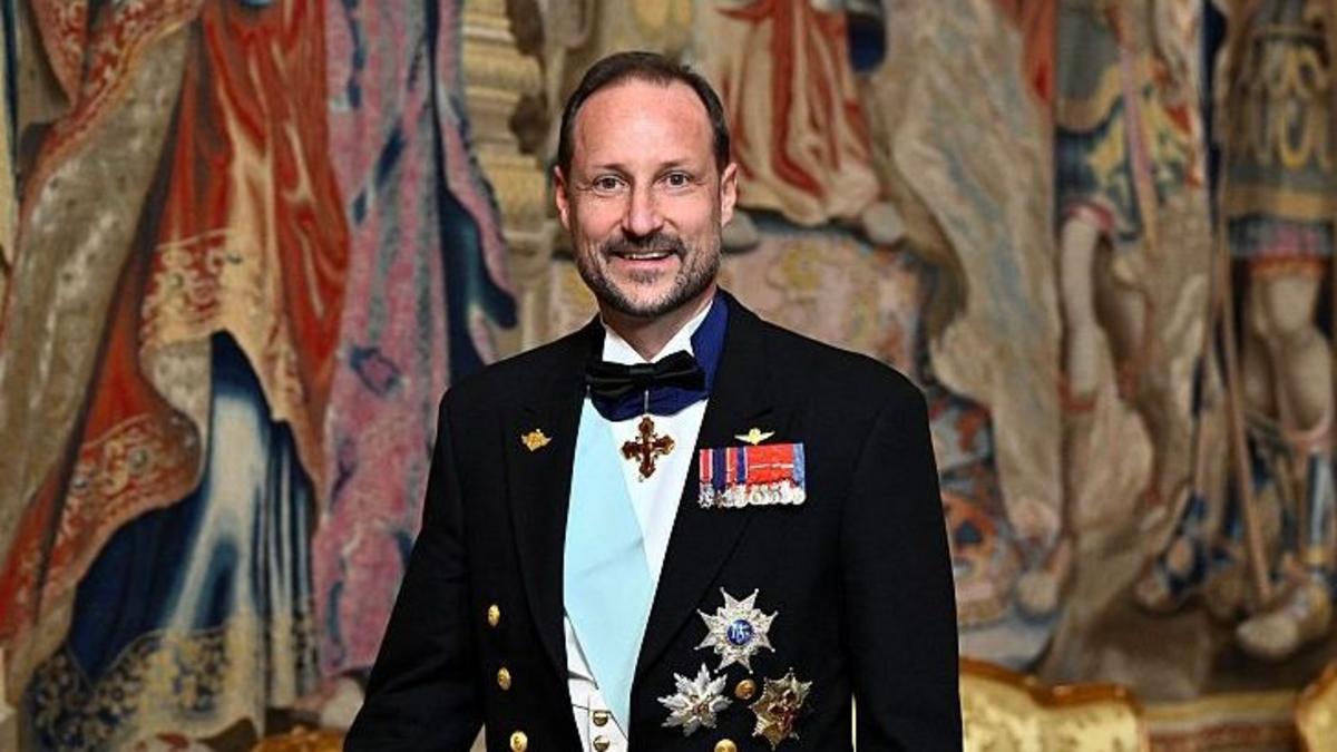 Quién es Haakon VIII, el nuevo rey de Noruega que asume la corona en tiempos turbulentos para la monarquía