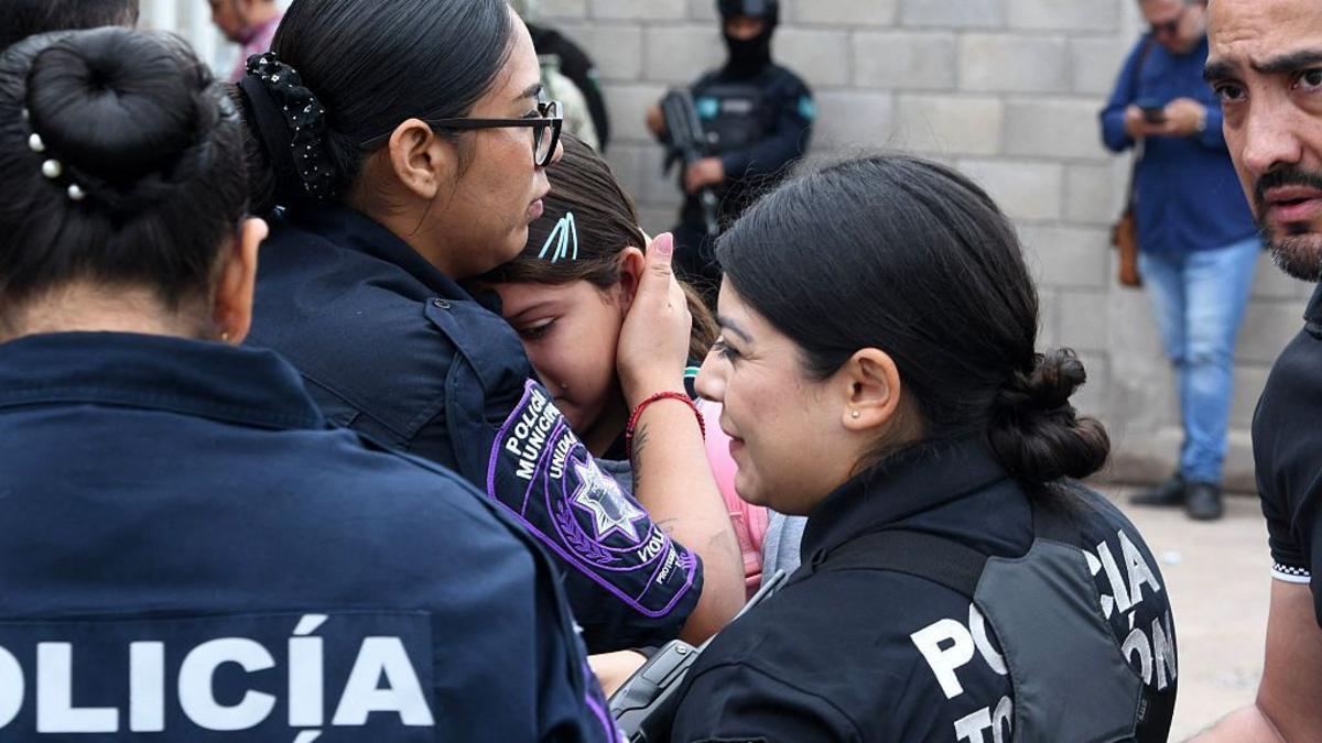 La conmoción por el ataque en una escuela de México en el que murió la subdirectora del centro y del que acusan a dos hermanos exalumnos