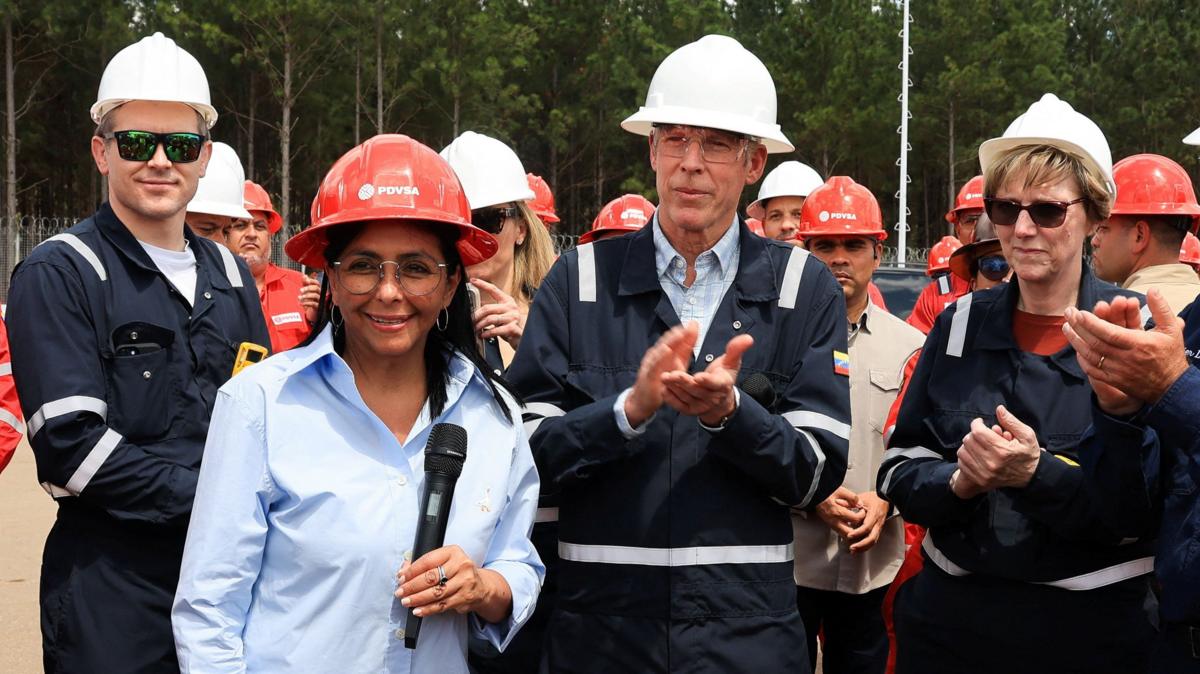 En qué consiste el "mayor acuerdo petrolero de la historia" anunciado por EE.UU. y Venezuela, y por qué es tan polémico
