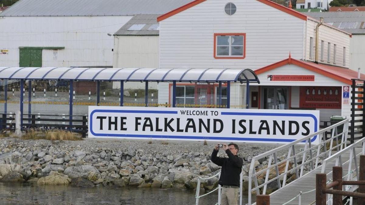 Por qué volvió la tensión entre Argentina e Inglaterra por Malvinas/Falklands 44 años después de la guerra