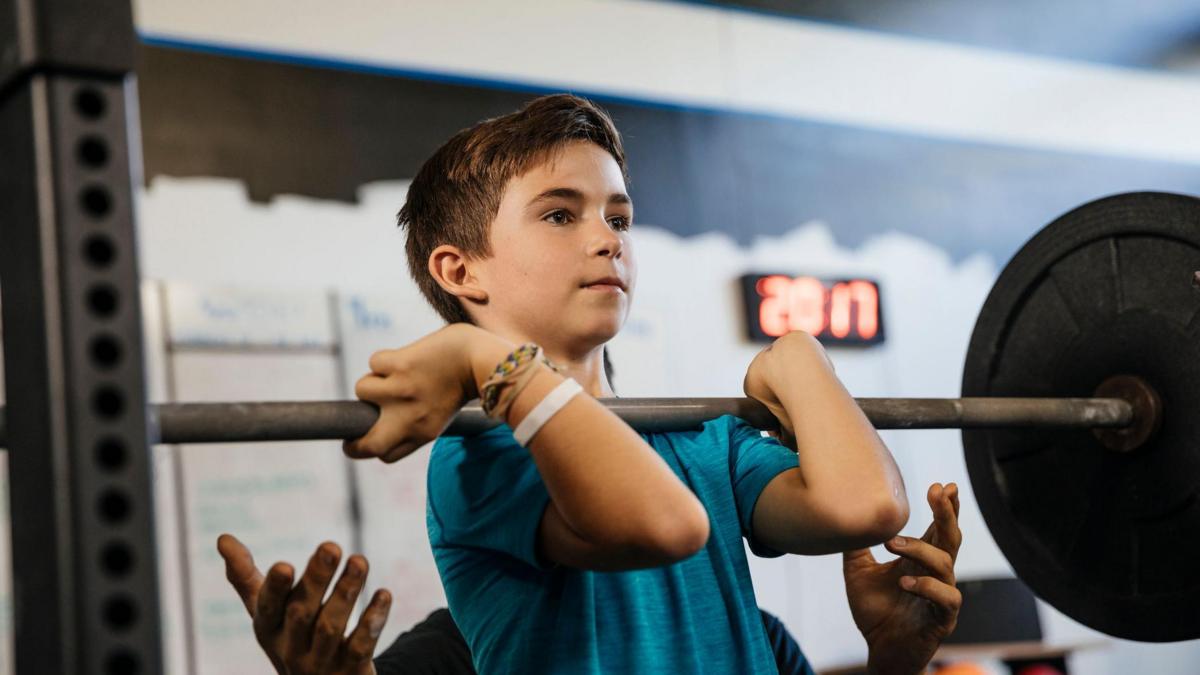 "Tengo pacientes de tan solo 10 años preocupados por sus músculos": por qué cada vez más niños y jóvenes se obsesionan con ganar masa muscular
