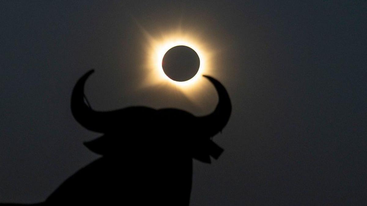 Las impresionantes imágenes del eclipse solar total que se pudo ver en Europa