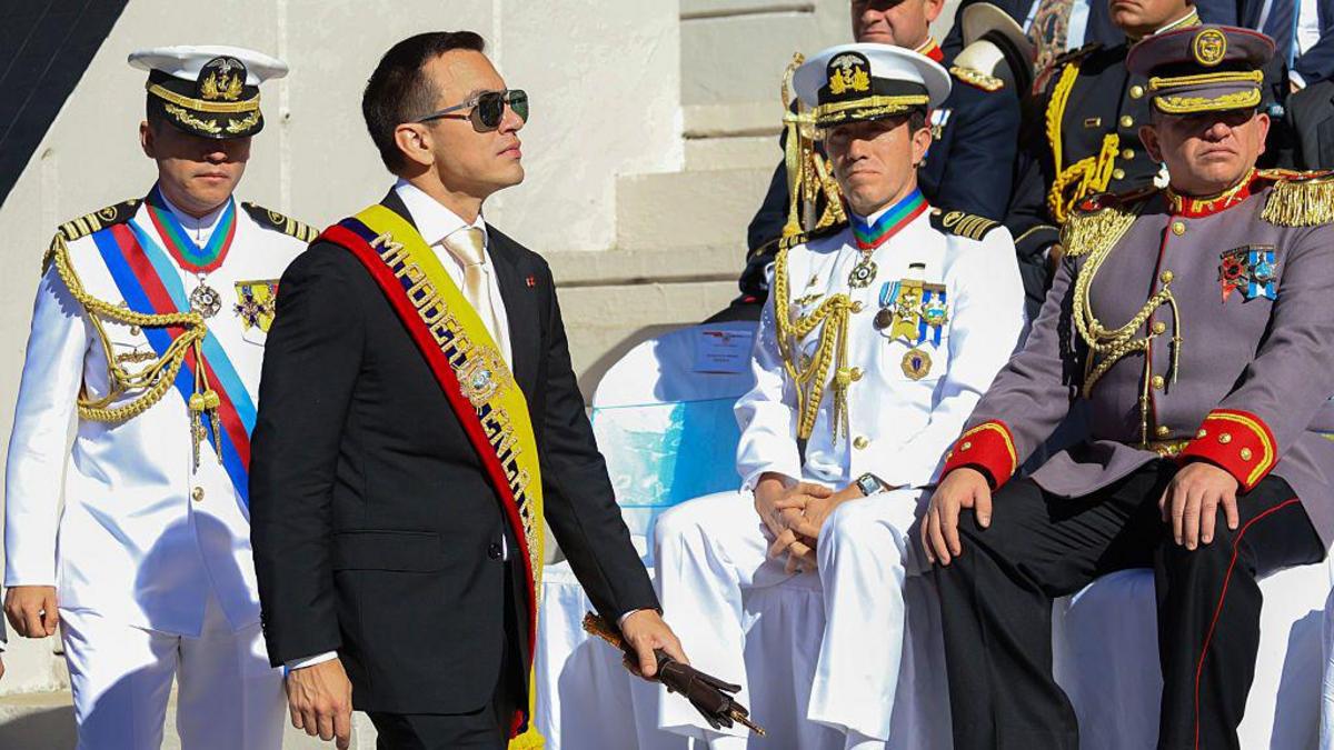 Qué tomó Daniel Noboa del "modelo Bukele" para combatir la inseguridad en Ecuador (y por qué la violencia no ha disminuido)