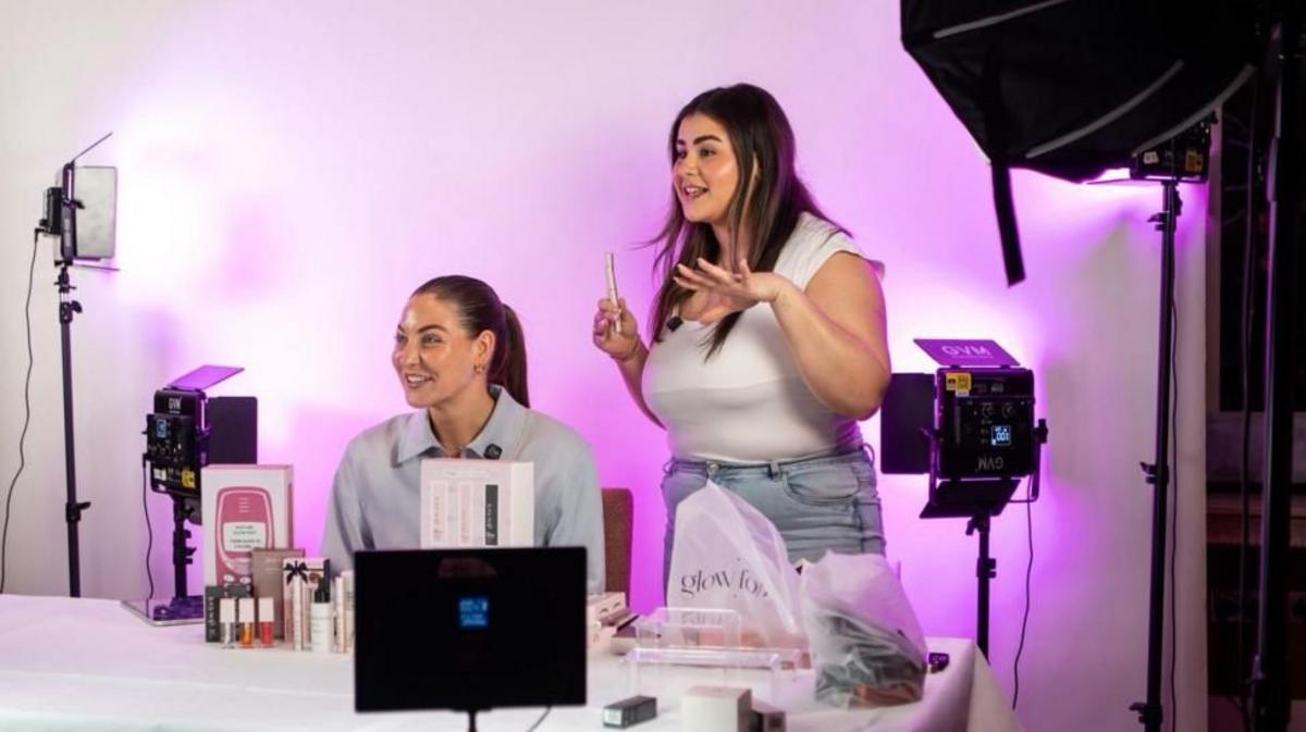 "Gané US$120.000 en un día en TikTok": el lucrativo negocio de las ventas en vivo