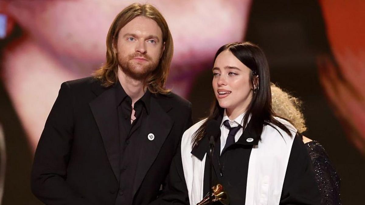 Finneas y otros teloneros de Ed Sheeran abandonan la gira en apoyo al rapero Macklemore, excluido por hacer comentarios sobre Palestina