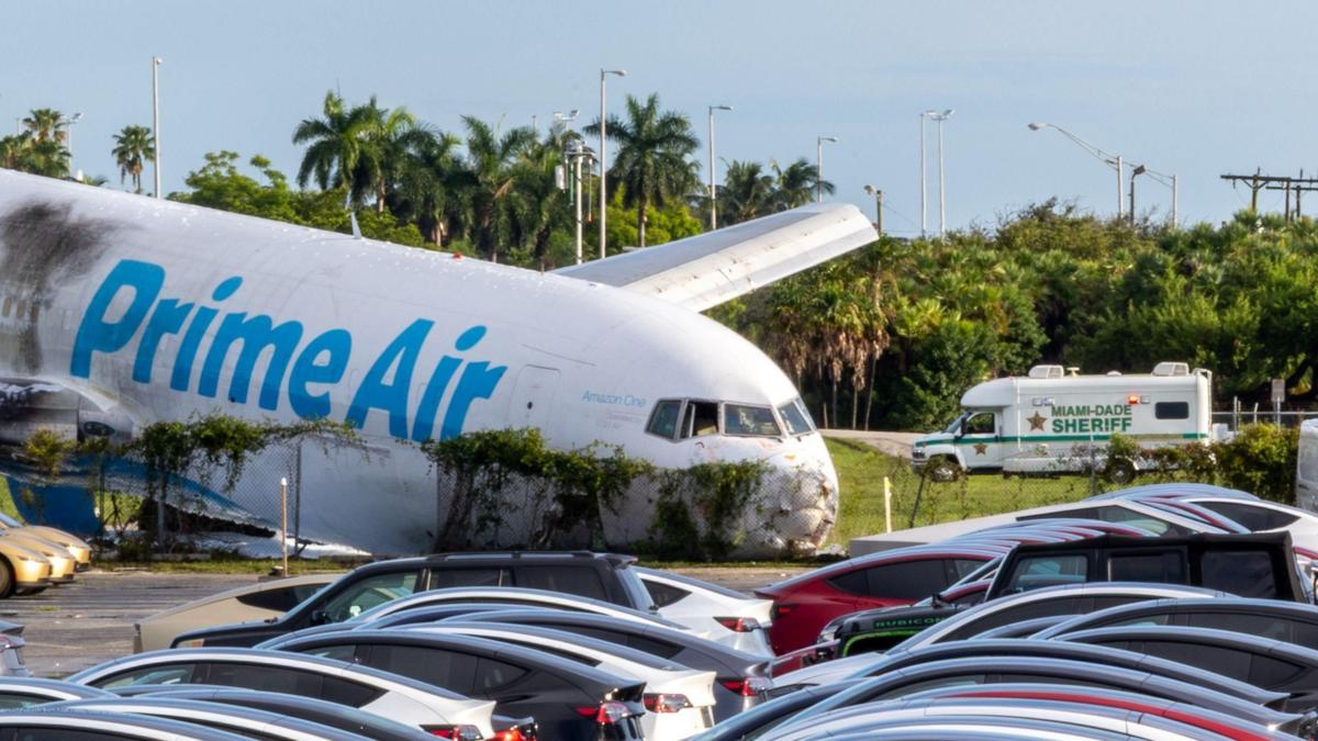 Al menos 5 muertos luego de que un avión se salió de pista, atropelló varios vehículos y se incendió en el aeropuerto de Miami