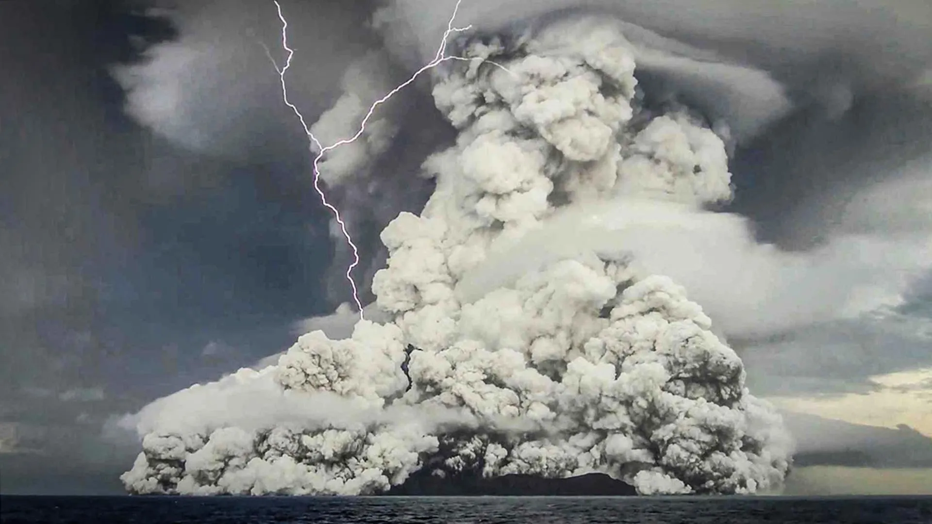 Scientists stunned as volcano cloud starts destroying methane