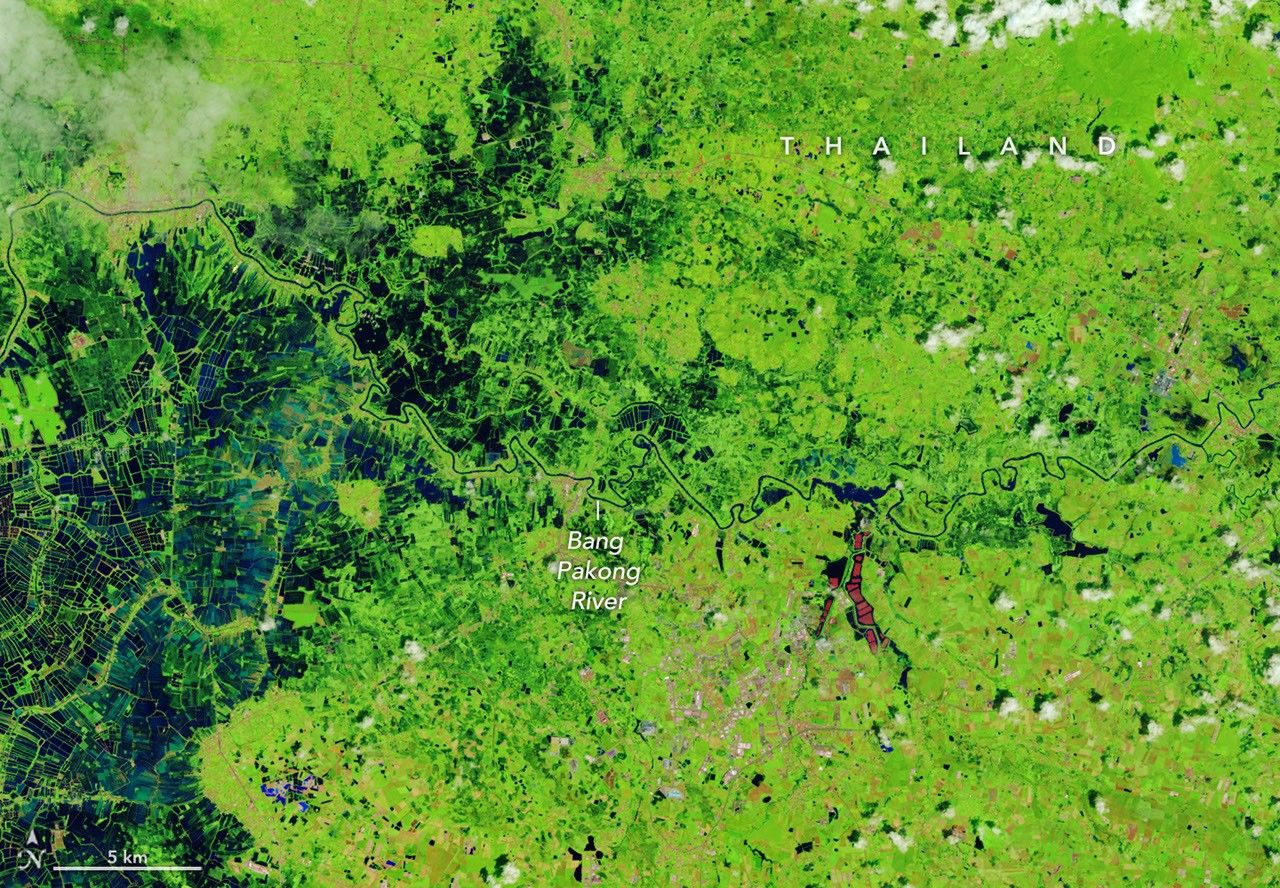 Floodwaters Overwhelm Thailand