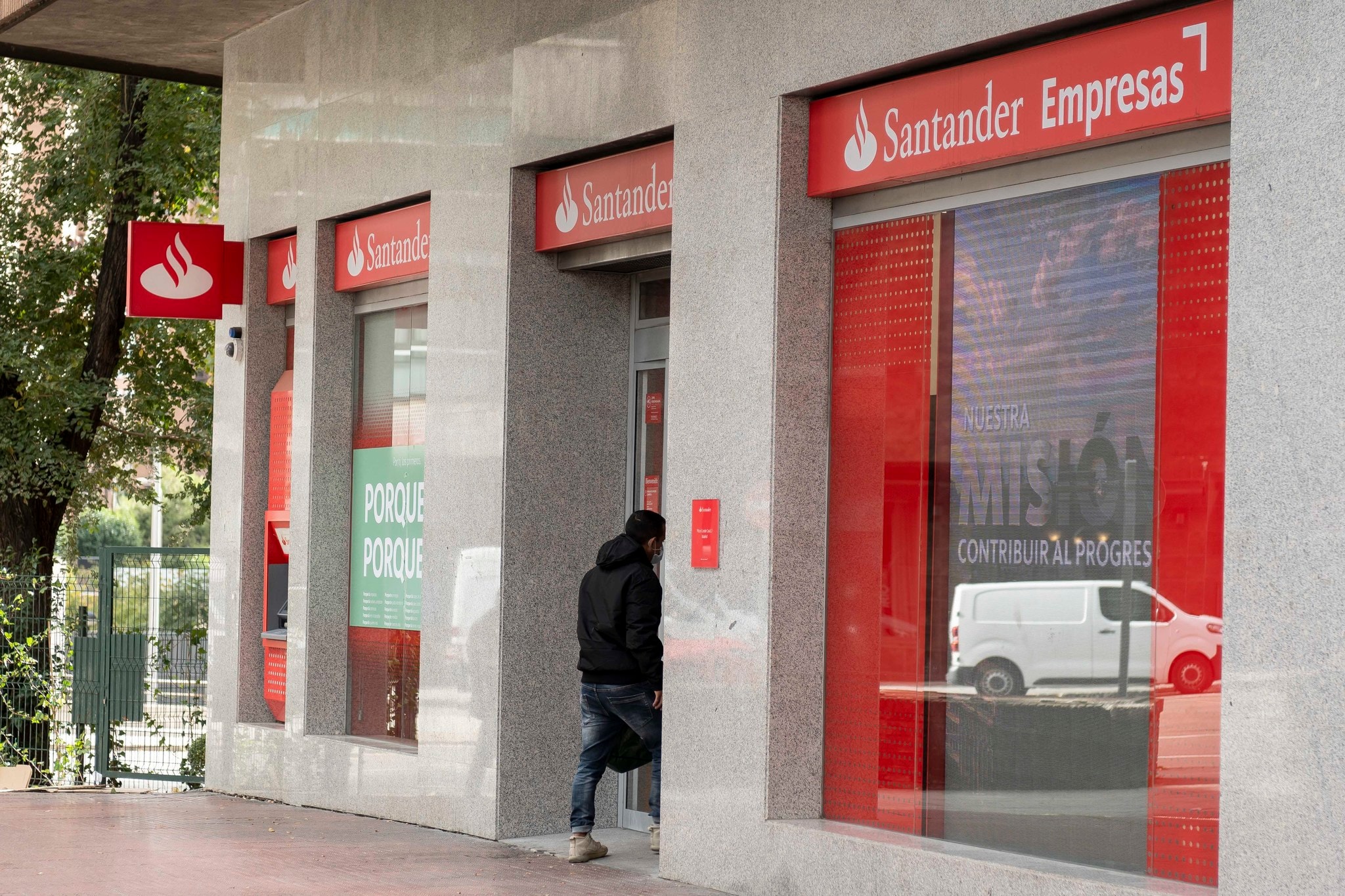 Santander se lanza a por las farmacias para llegar a 10.000 clientes este año