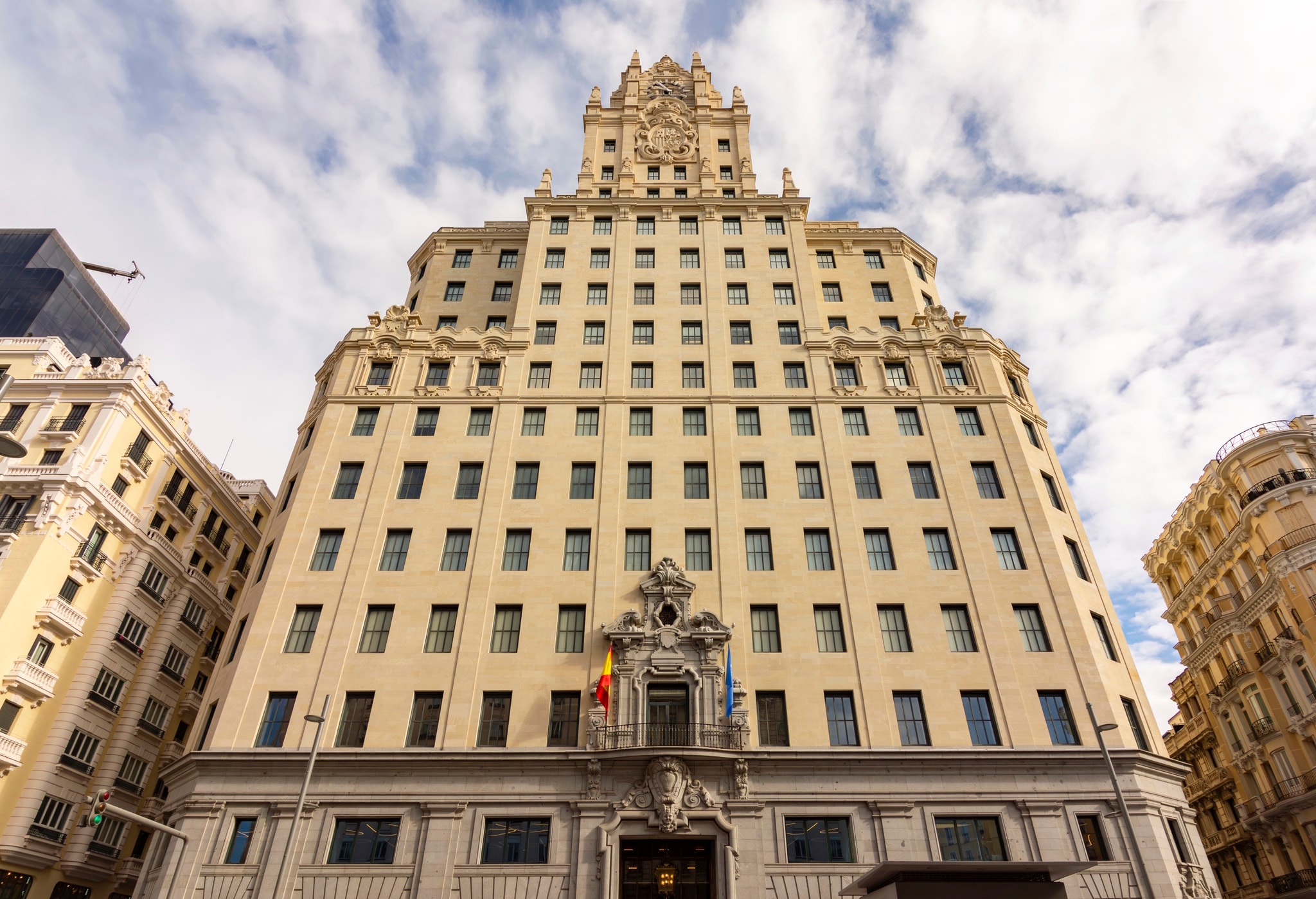 Telefónica cierra la venta de la sede de Gran Vía al empresario Tomás Olivo