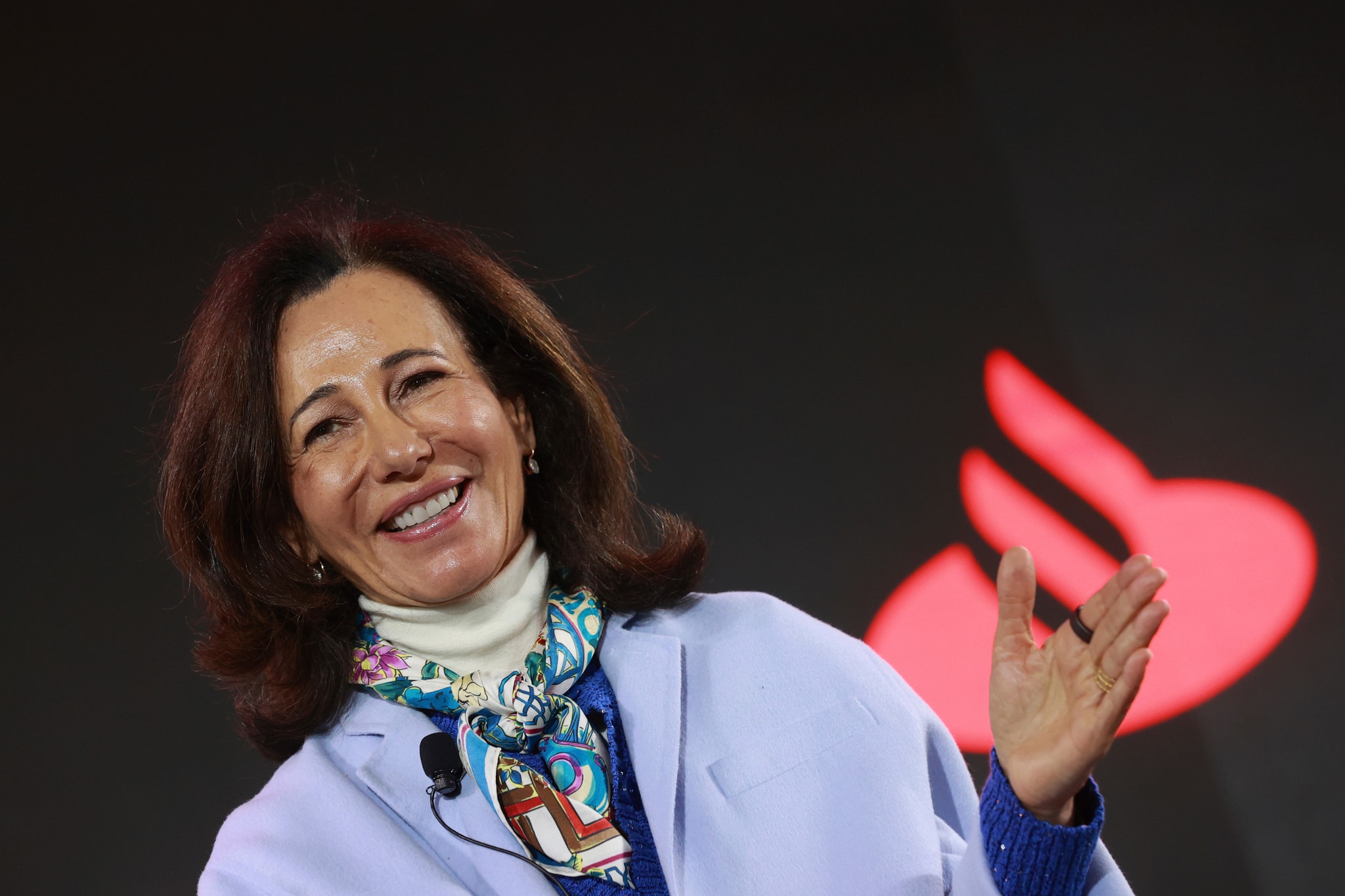 Santander acelera su apretada agenda de fusiones
