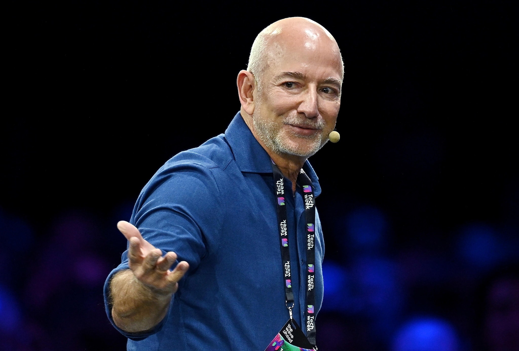 Jeff Bezos compra el 30% del Liverpool por 1.930 millones
