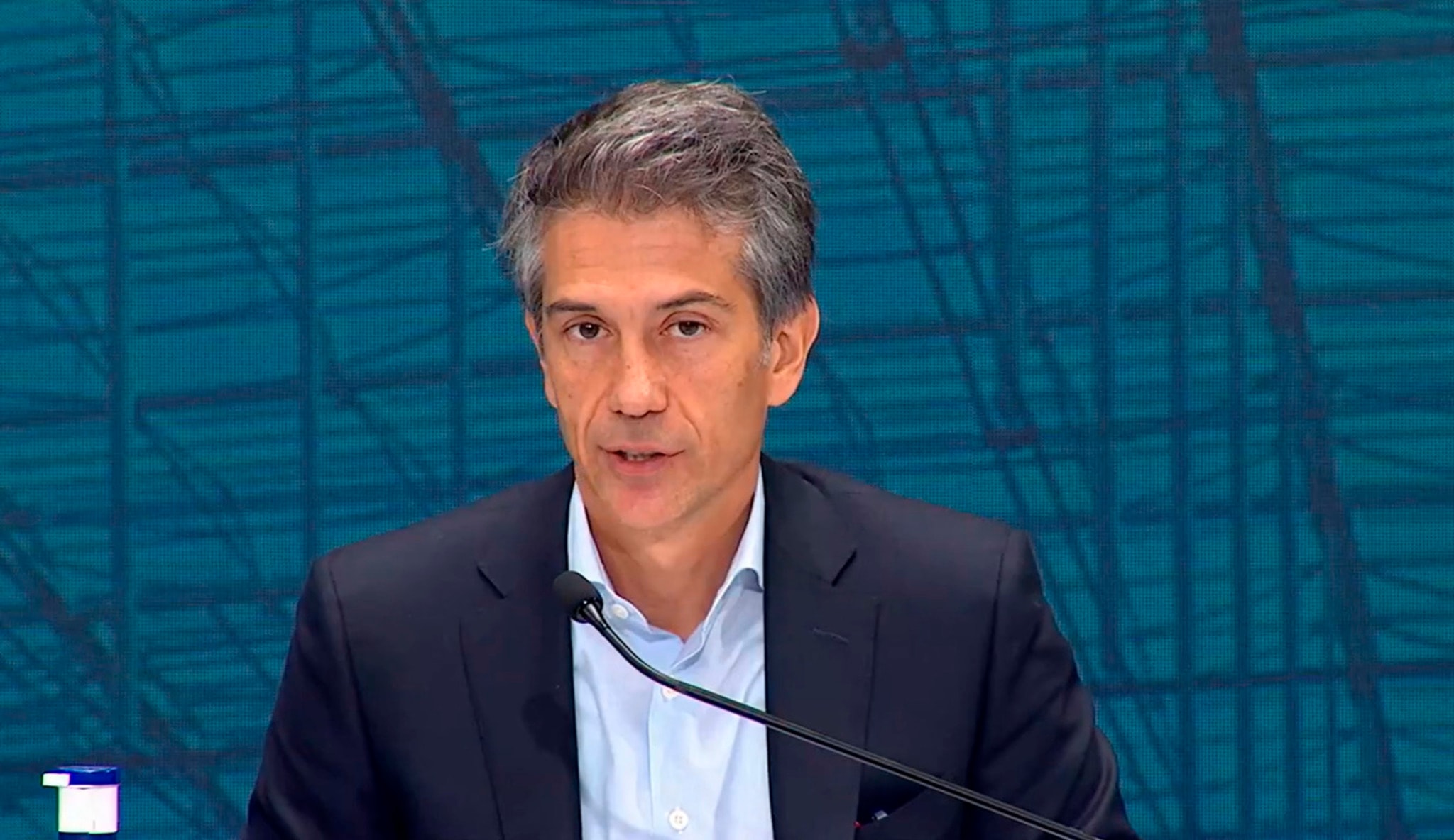 Juan Santamaría hace caja con el plan de acciones de ACS