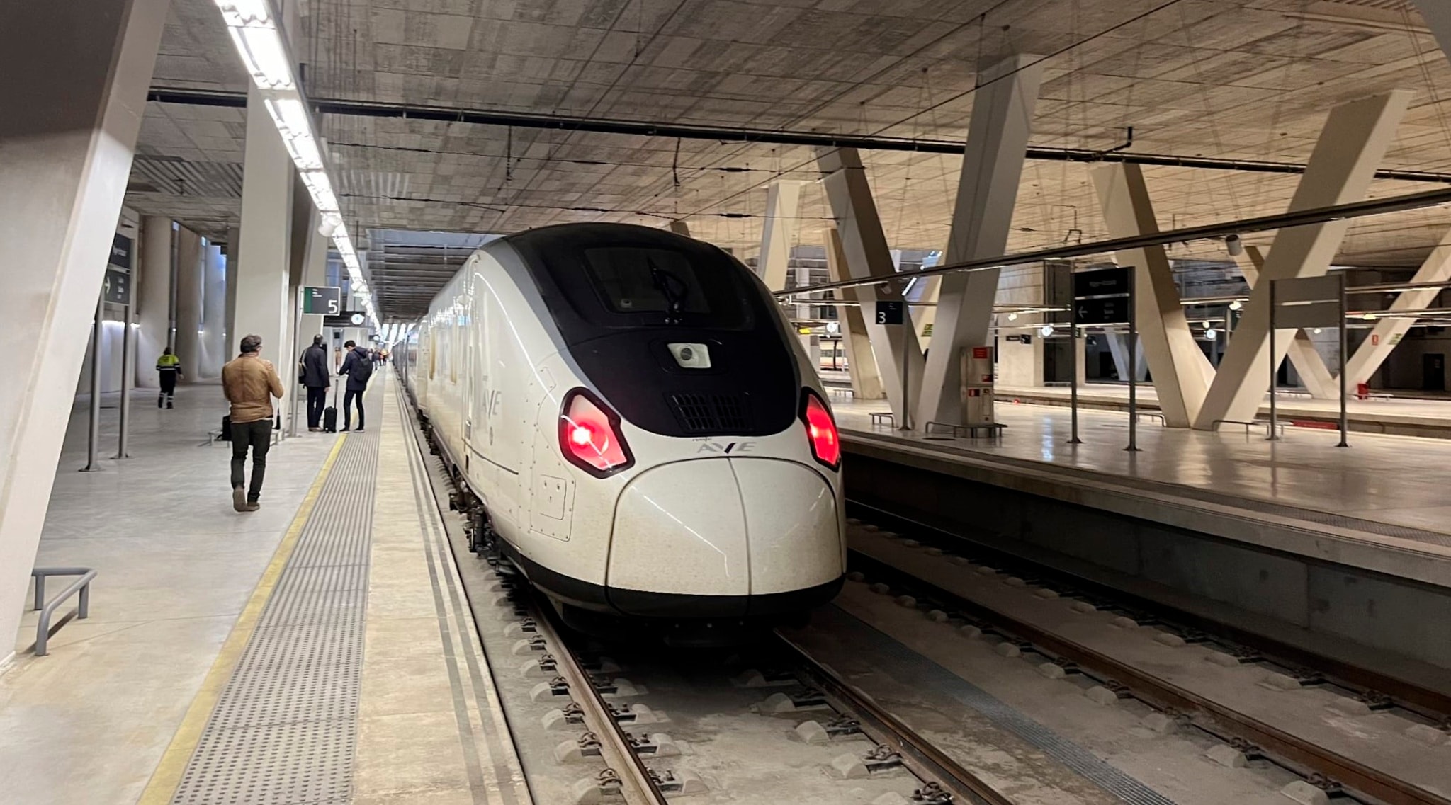 Renfe llama a capítulo a Talgo tras detectar nuevas averías en los AVE