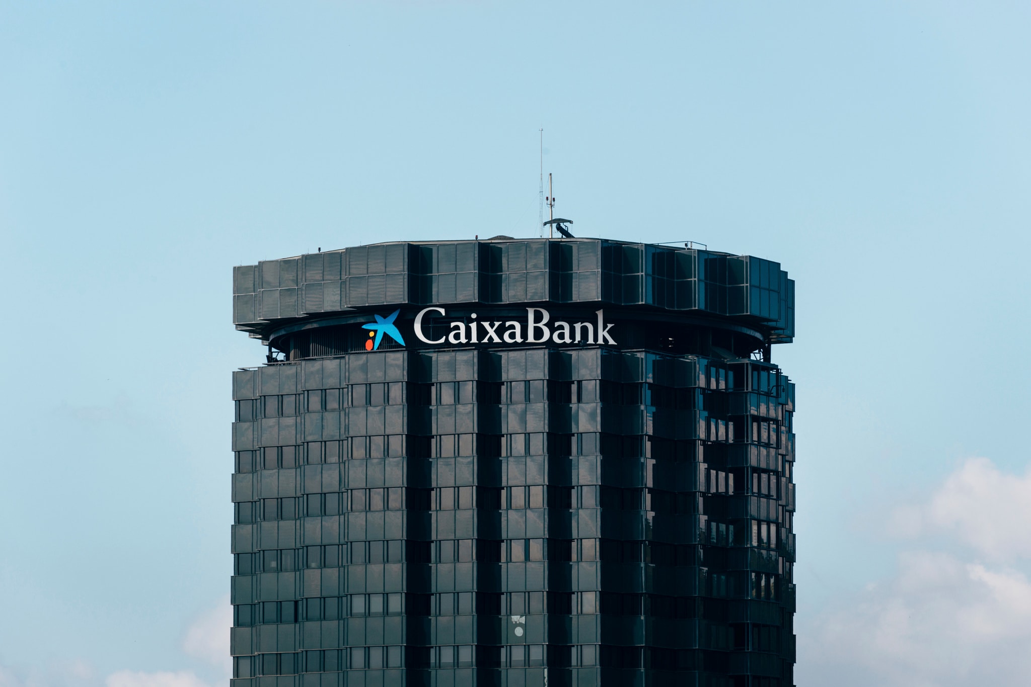 CaixaBank acapara el 56% de todo lo que ganan los bancos en seguros