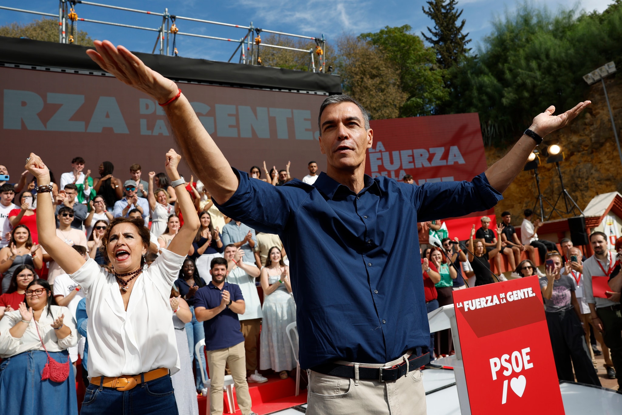 Pedro Sánchez promete "reforzar y mantener" los decretos de vivienda