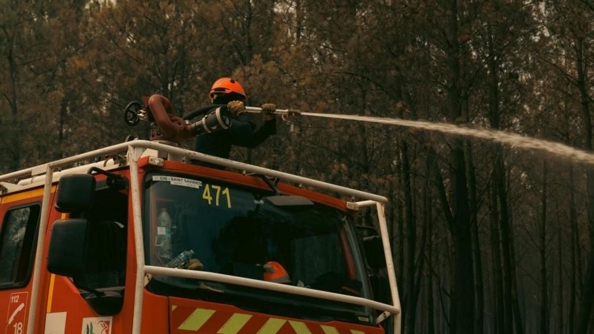 Spain and France brace for new heatwaves as wildfire closes in on Bordeaux