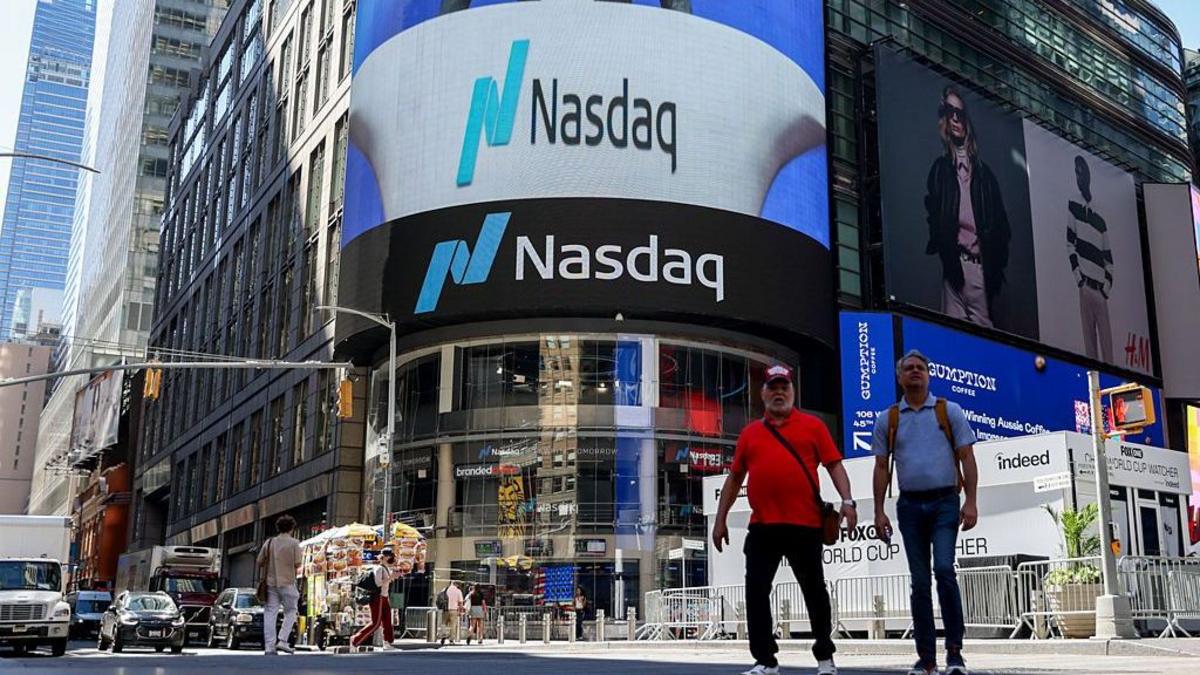 US tech stocks see sharp falls as AI spending nears $1tn