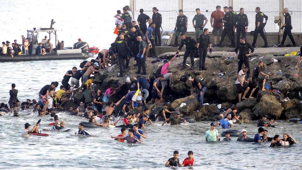 Spain's PM blames traffickers after 60,000 migrants reach Ceuta from Morocco