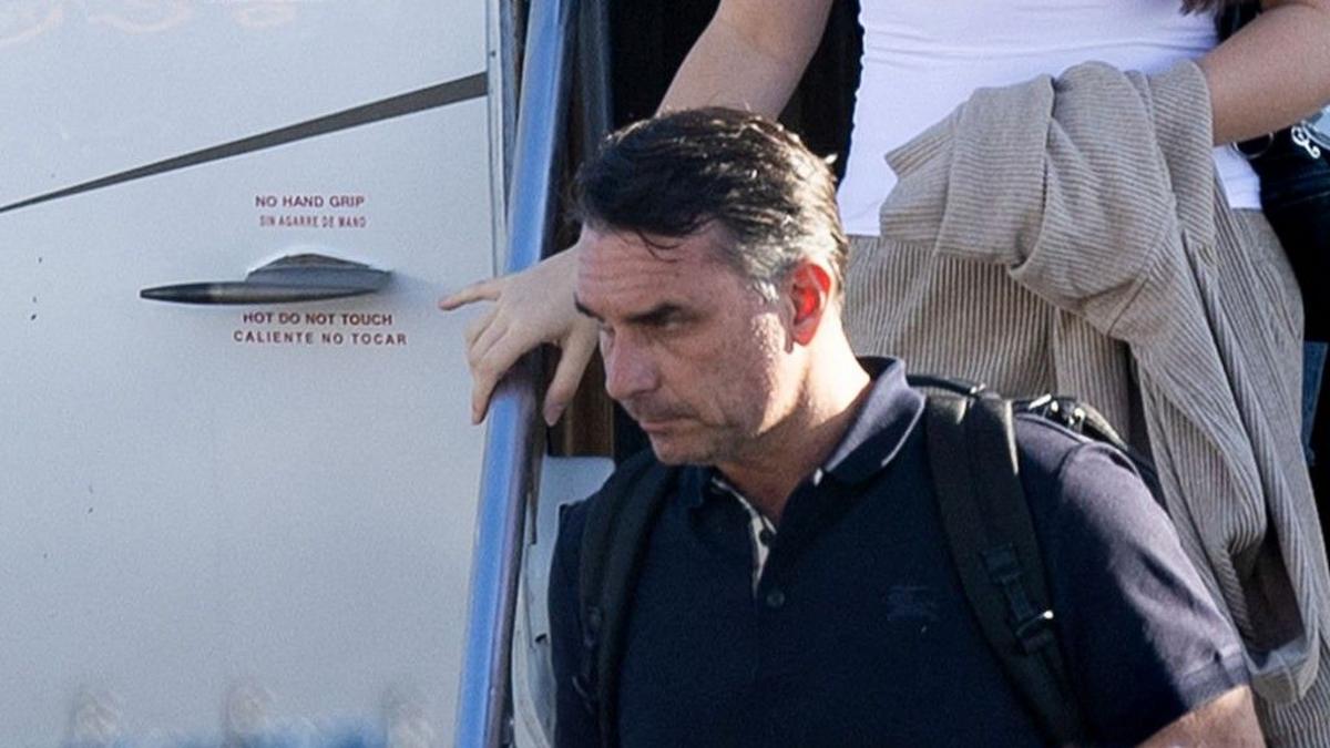 Flávio Bolsonaro denies fleeing Brazil after landing in Miami