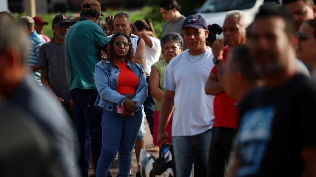 Voters in Brazil head to polls as Lula goes up against Bolsonaro's son