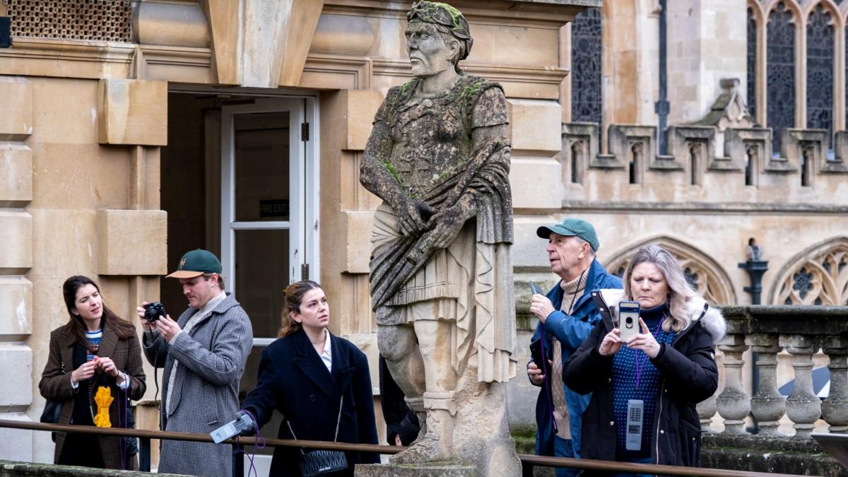 Labour mayors in England vow to cap tourist tax at 5%
