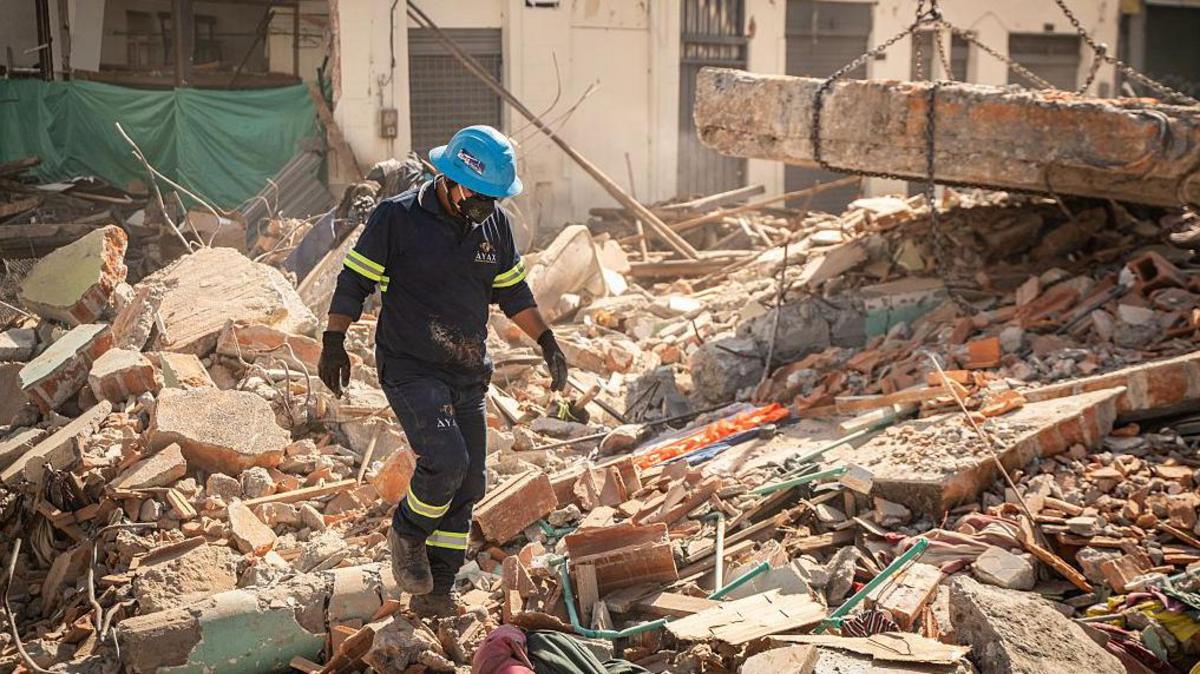 Horas críticas en Colombia para el rescate de sobrevivientes tras el potente terremoto que deja al menos 181 muertos y más de 2.500 heridos