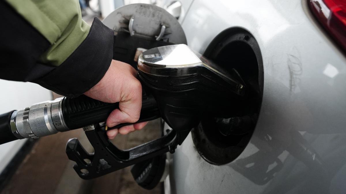 UK diesel prices top £2 a litre for first time, RAC says