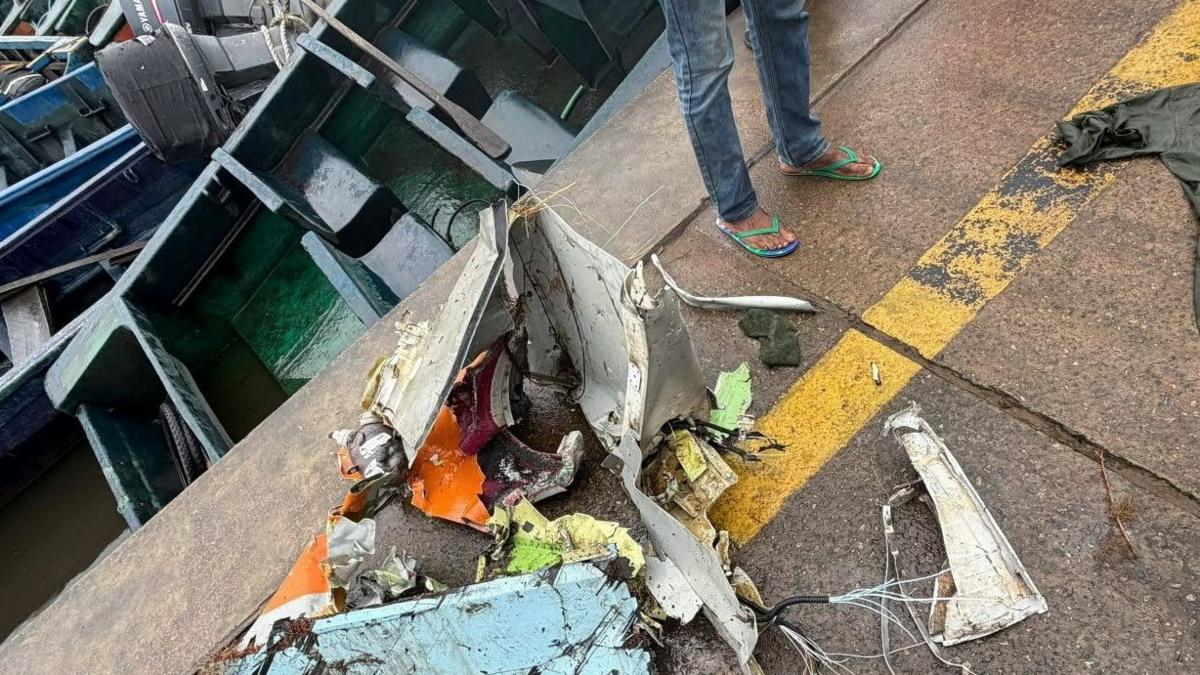 Nigeria mourns 25 killed as military plane crashes into swamp