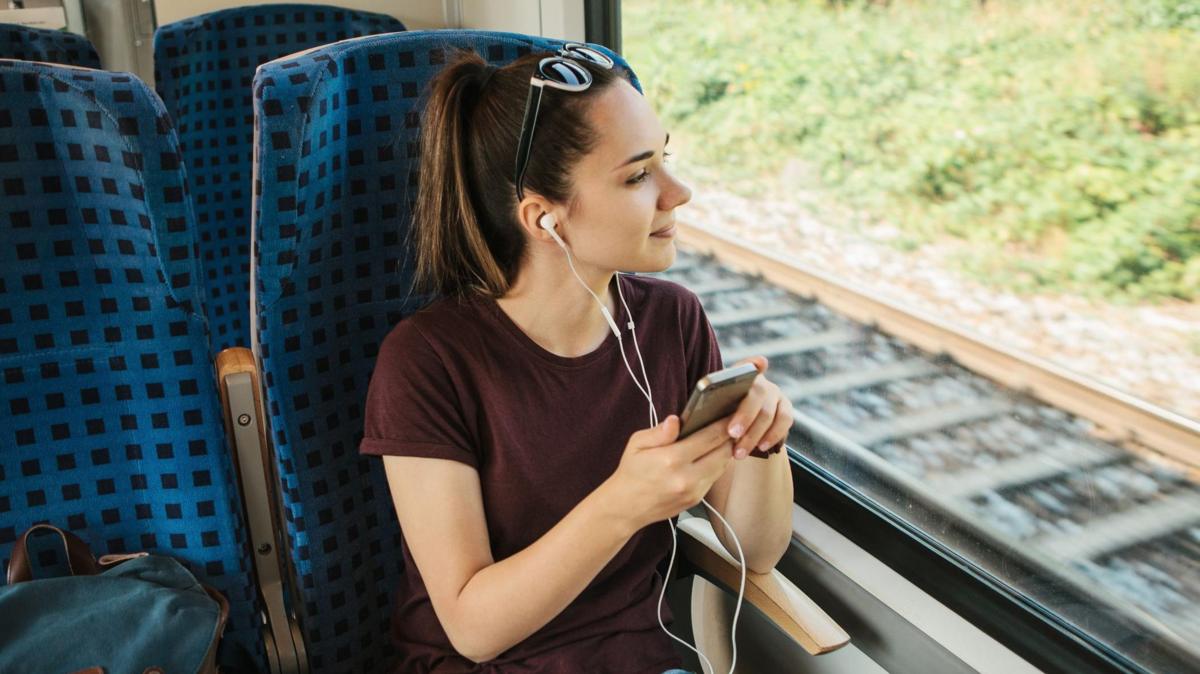 Half-price rail travel extended to 18-year-olds