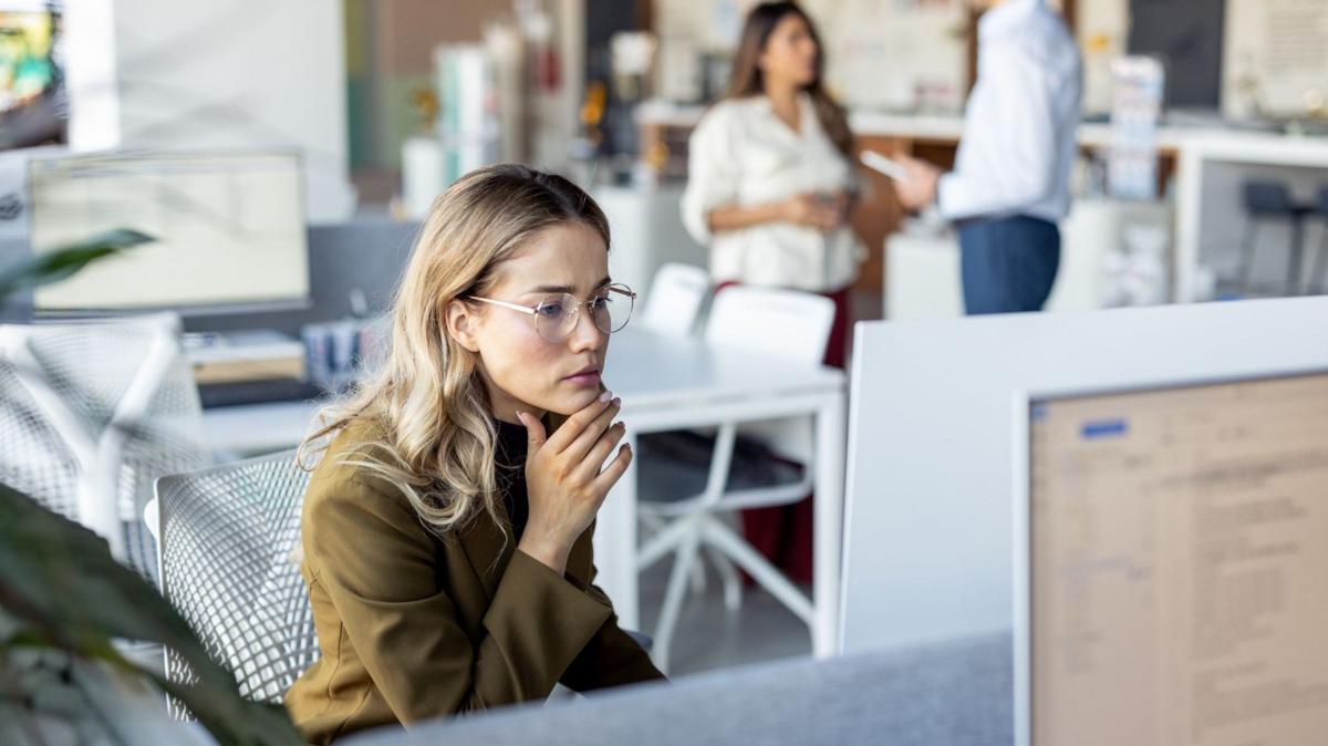 Jobless rate falls but small firms cut back hiring
