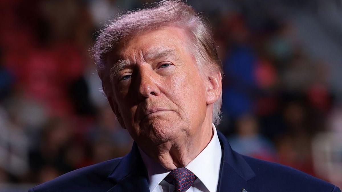 Trump announces deal for Russian diesel as Zelensky criticises 'gift to Putin'