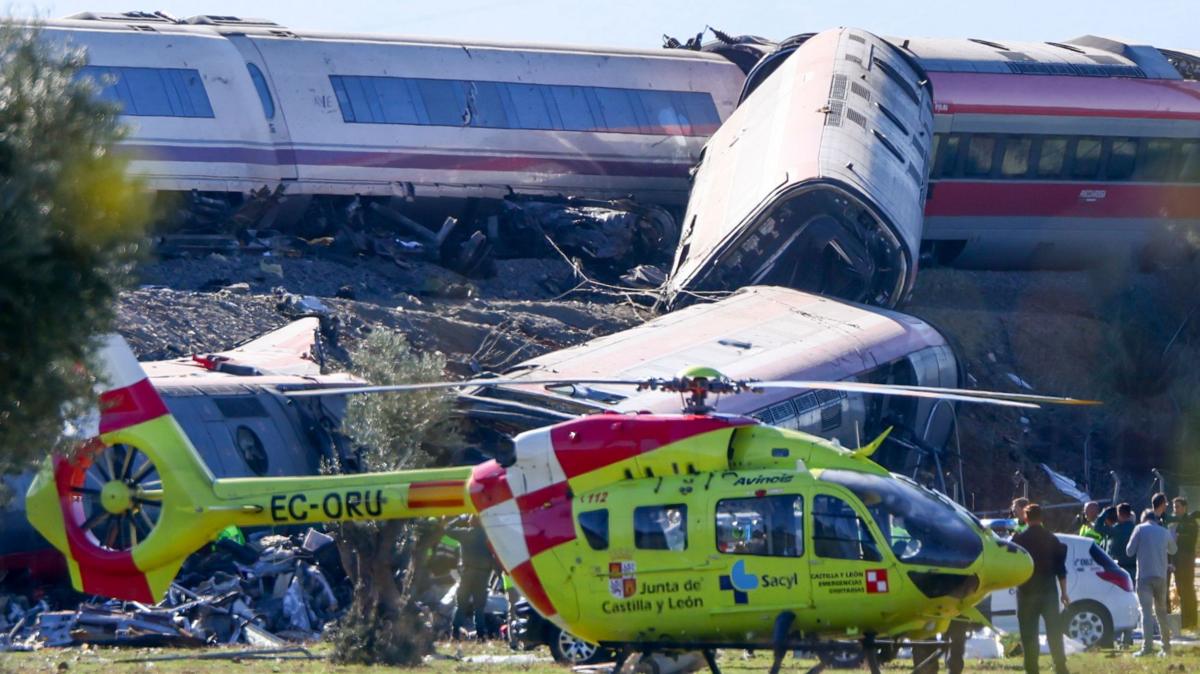 Al menos 30 muertos y decenas de heridos en un choque de trenes de alta velocidad en España