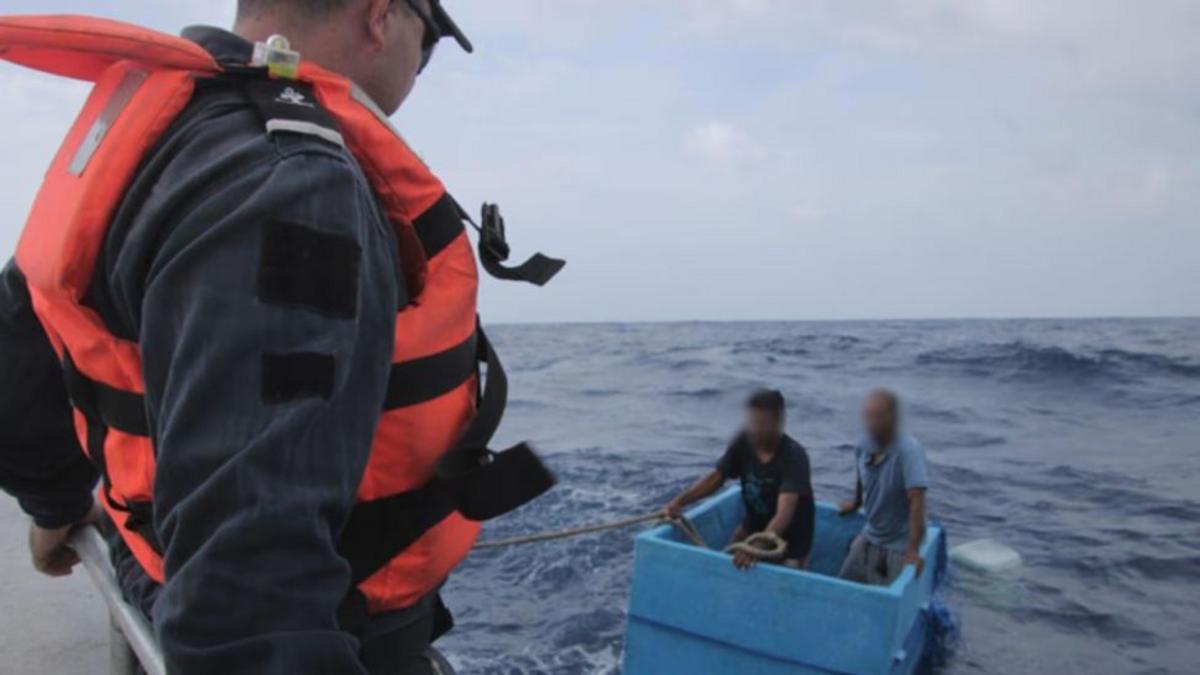 Los pescadores rescatados en México tras pasar cinco días a la deriva en el mar aferrados a una hielera