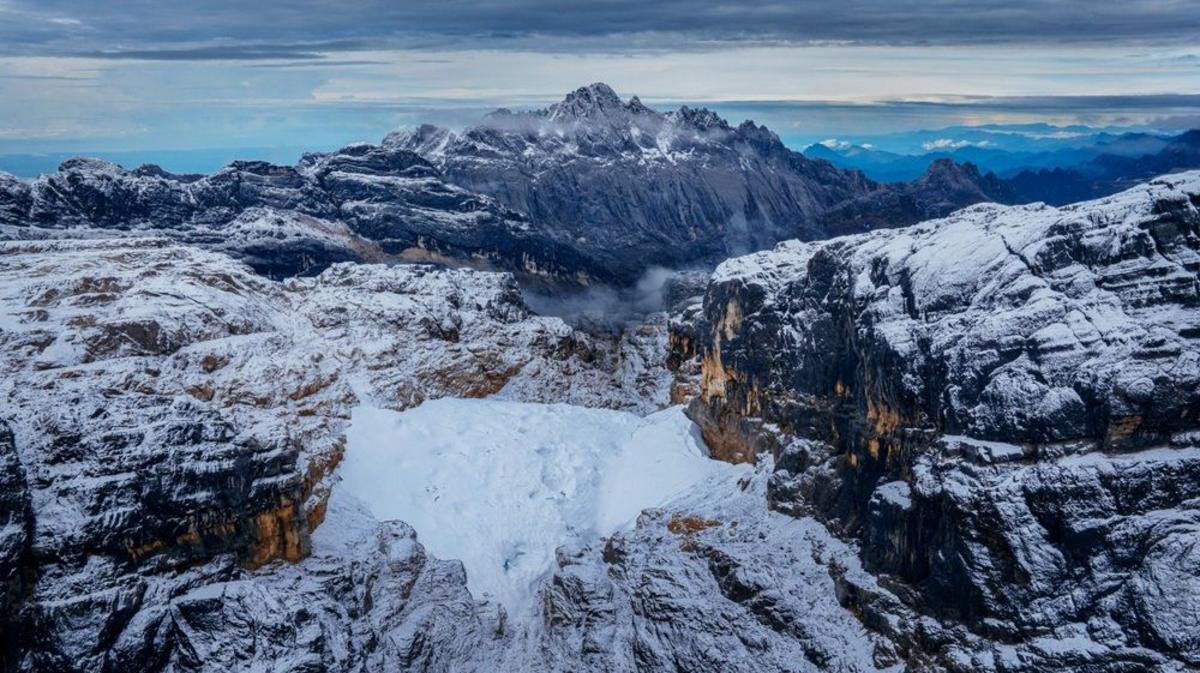 Qué supone el fin de la nieve eterna de Papúa, el último hielo tropical entre los Andes y el Himalaya