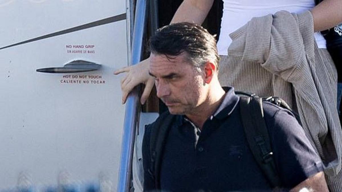 Imágenes muestran a Flávio Bolsonaro aterrizando en Miami luego de su derrota en las elecciones de Brasil