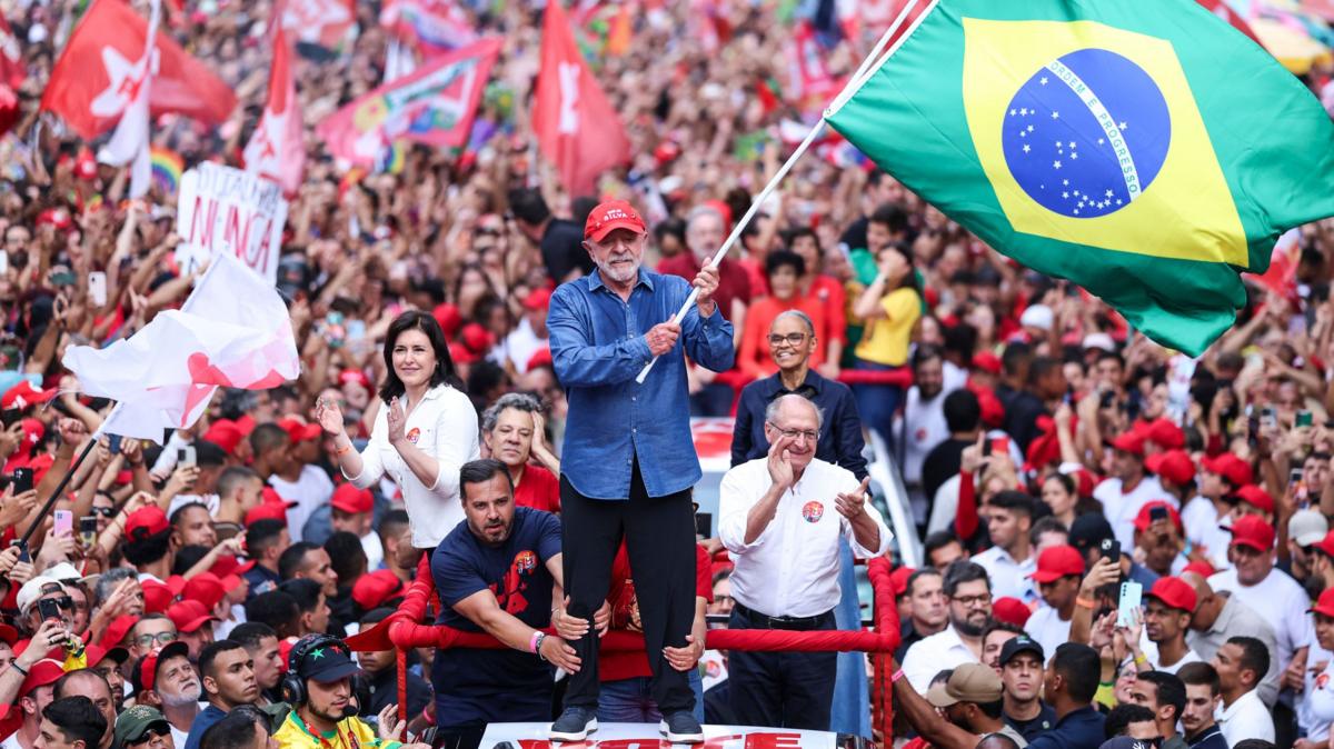 Los gráficos que explican la inédita remontada de Lula en las elecciones presidenciales de Brasil