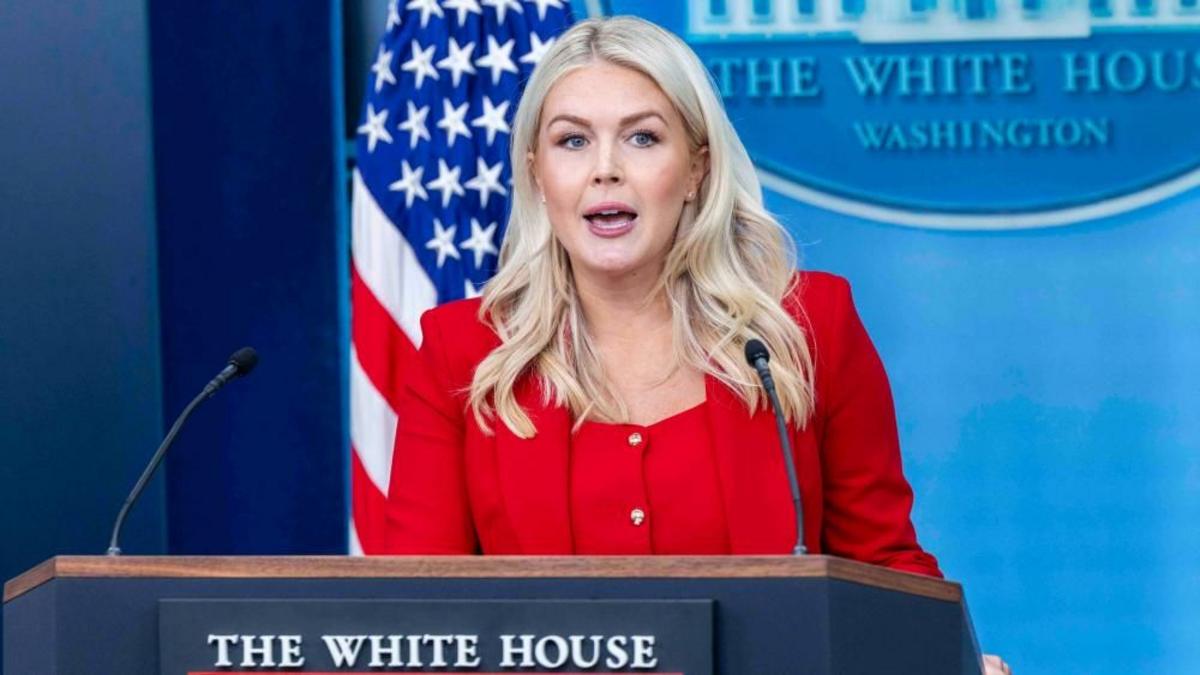 "Una decisión agridulce": deja su cargo Karoline Leavitt, la portavoz más joven en la historia de la Casa Blanca y acérrima defensora de Trump