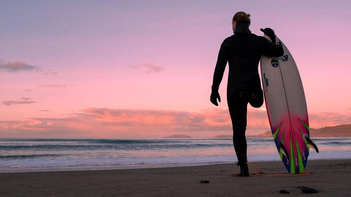 "Perdí una pierna cuando tenía 16 años y ahora soy 4 veces campeón mundial de surf"