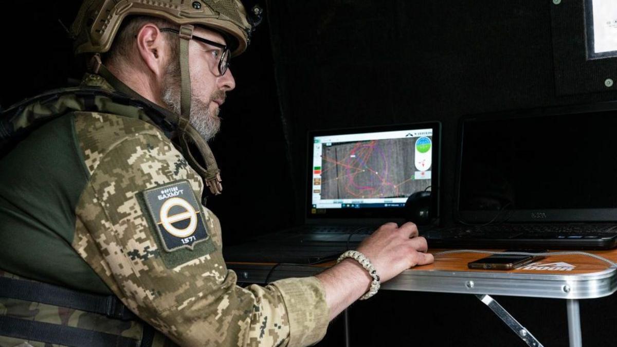 El enfado de Ucrania con Starlink, la compañía de Elon Musk, por las restricciones a la velocidad de internet que afectan a su ejército en el campo de batalla