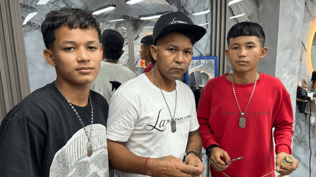 "Los terremotos nos persiguen": los hermanos adolescentes que perdieron a su madre en el sismo de Venezuela y ahora sufrieron el de Colombia
