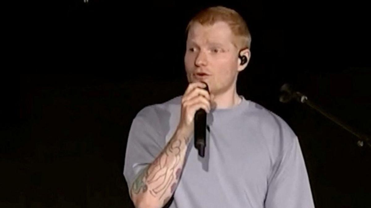 Ed Sheeran admite en un concierto haber cometido "errores" tras la polémica por la exclusión de su gira del rapero Macklemore